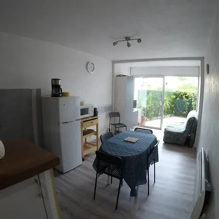 Au Bord De La *