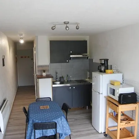 Au Bord De La *